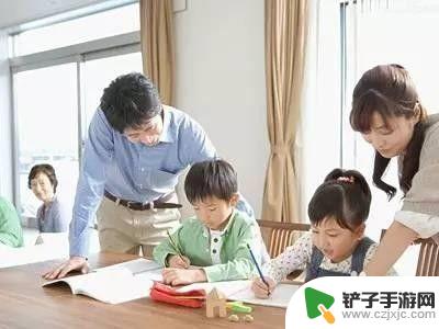 孩子玩手机如何解决 家长如何引导孩子远离手机