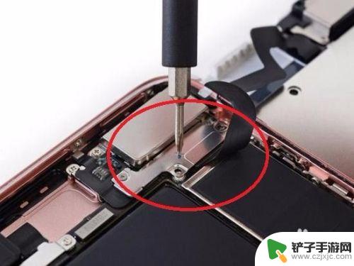 怎么拆苹果电板手机 苹果iphone7plus拆机教程图解