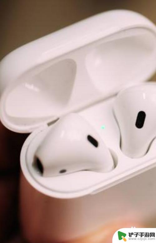 一个airpods连两个苹果手机 一副 AirPods 如何同时连接两台 iPhone