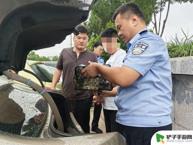 快递小哥发怒！民警查获“丢失的手机”