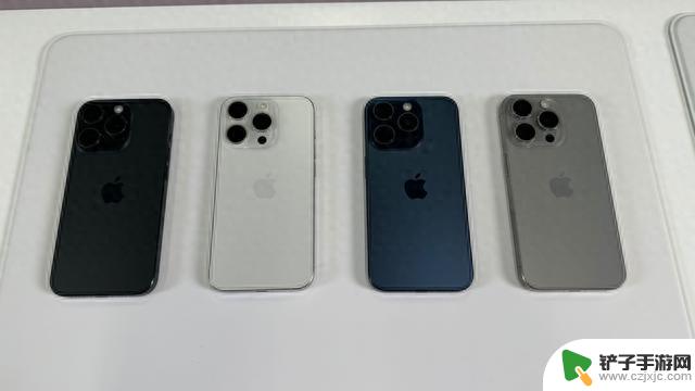 iPhone 15系列上手：USB-C接口很“自由”，Pro变轻了