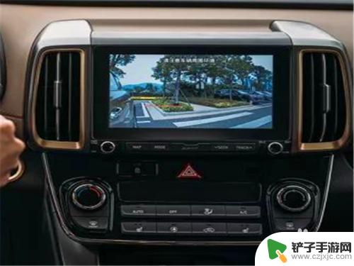 手机怎样和汽车的显示屏连接 车载屏幕如何实现手机投屏功能